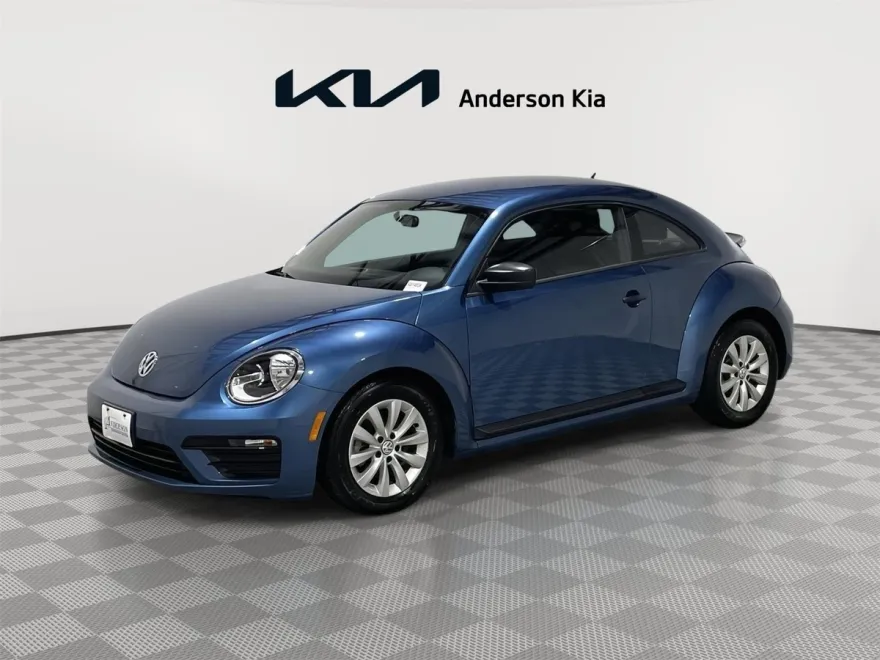 2018 Volkswagen Beetle S photo 1