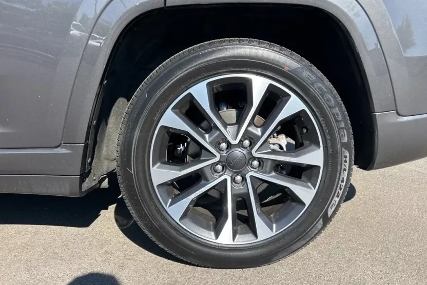 2024 Jeep Grand Cherokee Overland photo 1