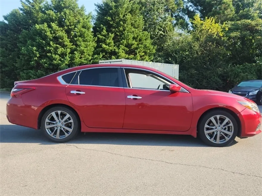 2018 Nissan Altima 2.5 SR photo 1