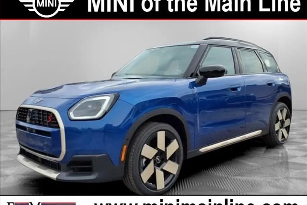 2025 Mini Countryman Iconic photo 1
