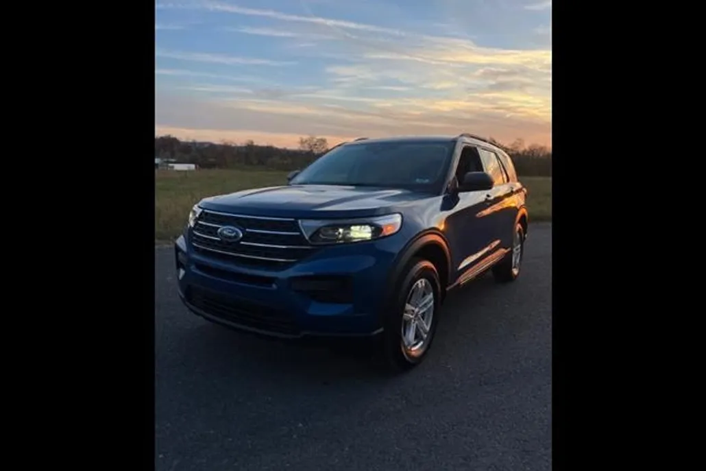2021 Ford Explorer XLT photo 1