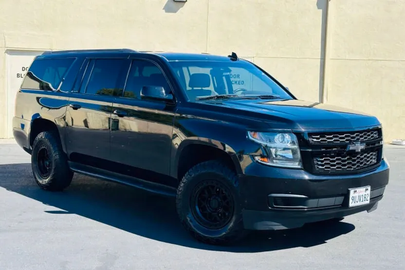 2020 Chevrolet Suburban LT photo 1