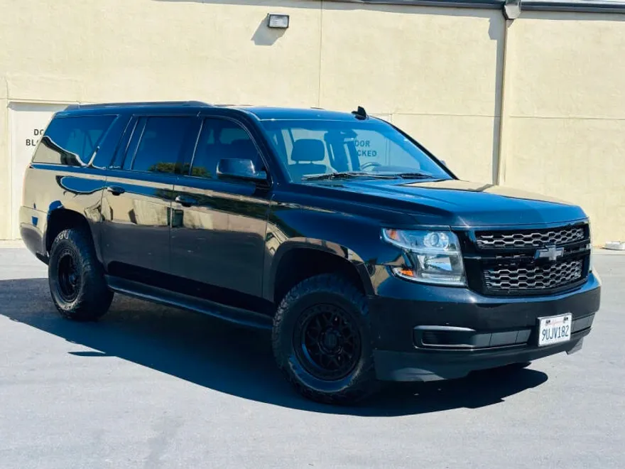 2020 Chevrolet Suburban LT photo 1