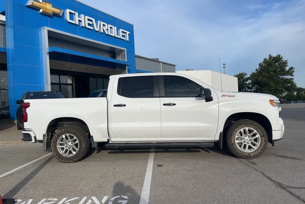 2024 Chevrolet Silverado 1500 RST photo 1