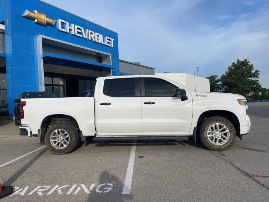2024 Chevrolet Silverado 1500 RST photo 1