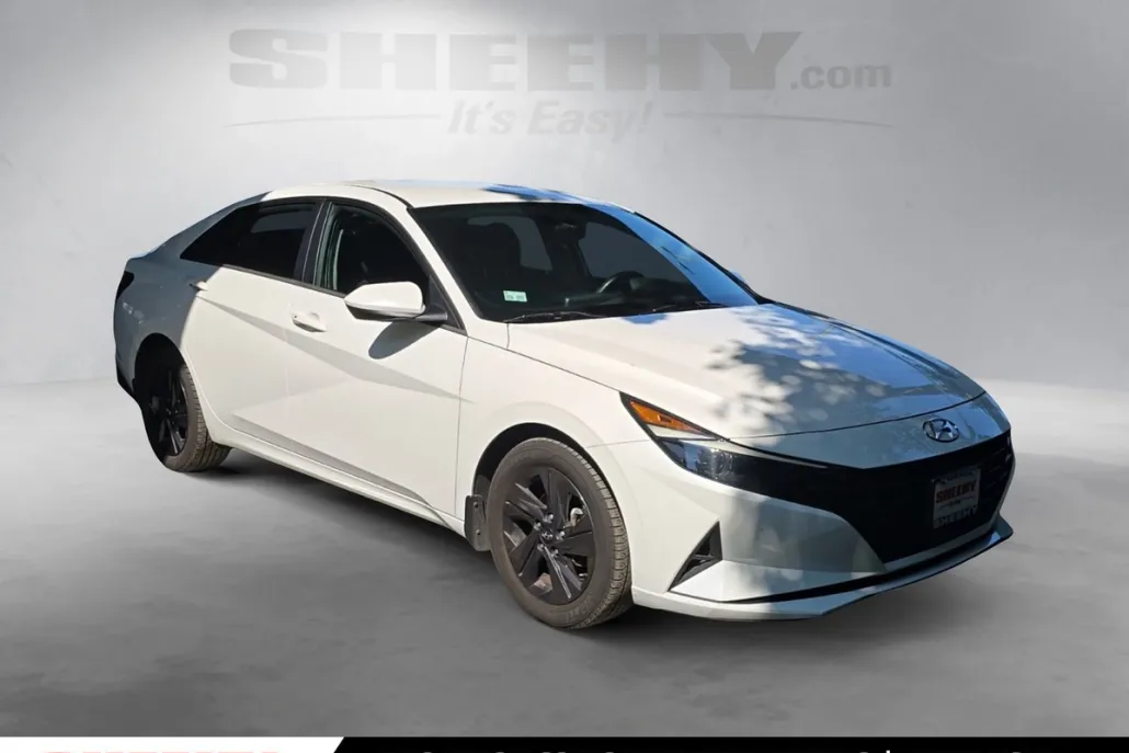 2022 Hyundai Elantra SEL Convenience photo 1