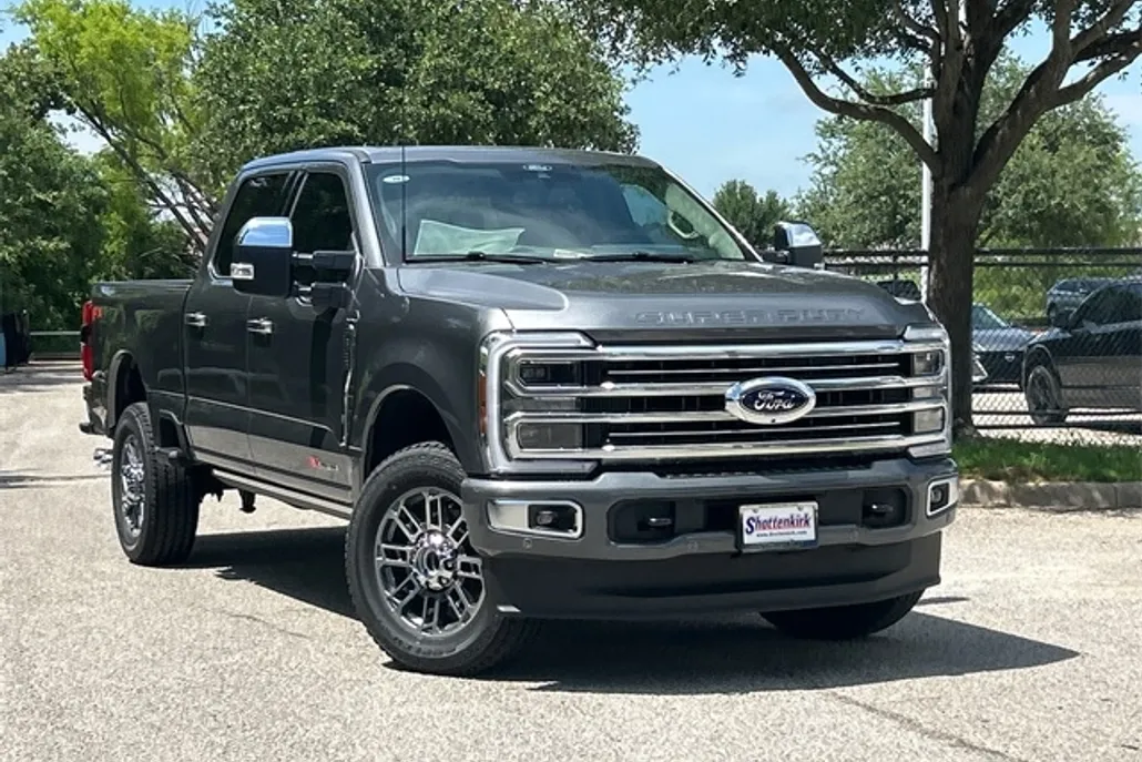 2025 Ford F-350 Platinum photo 1