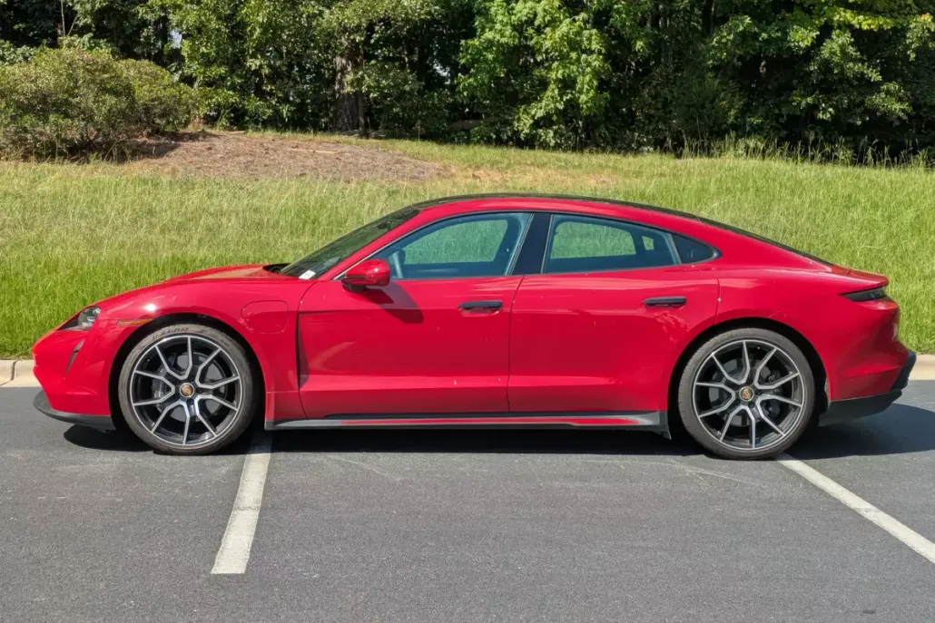 2023 Porsche Taycan photo 1