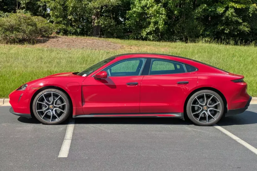 2023 Porsche Taycan photo 1