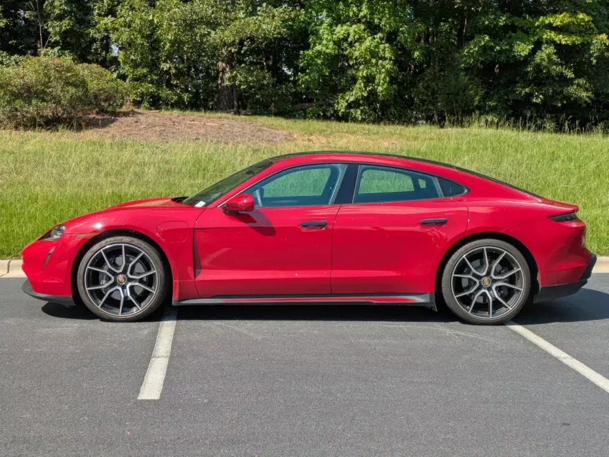 2023 Porsche Taycan photo 1