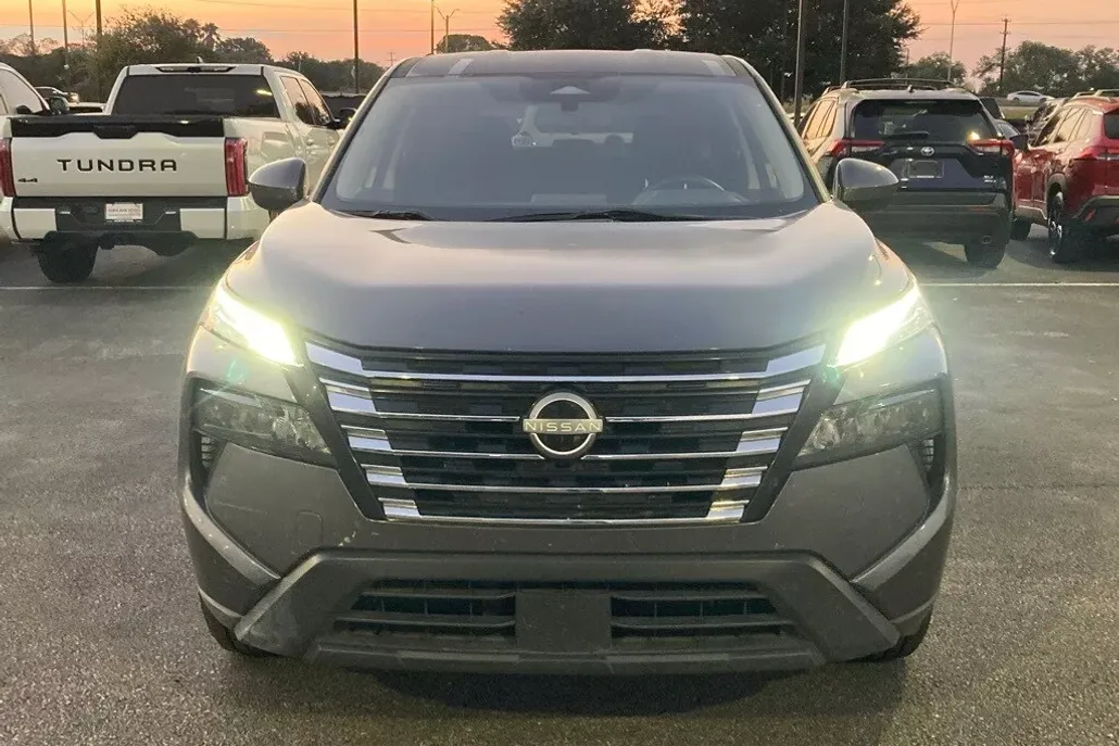 2024 Nissan Rogue SV photo 1