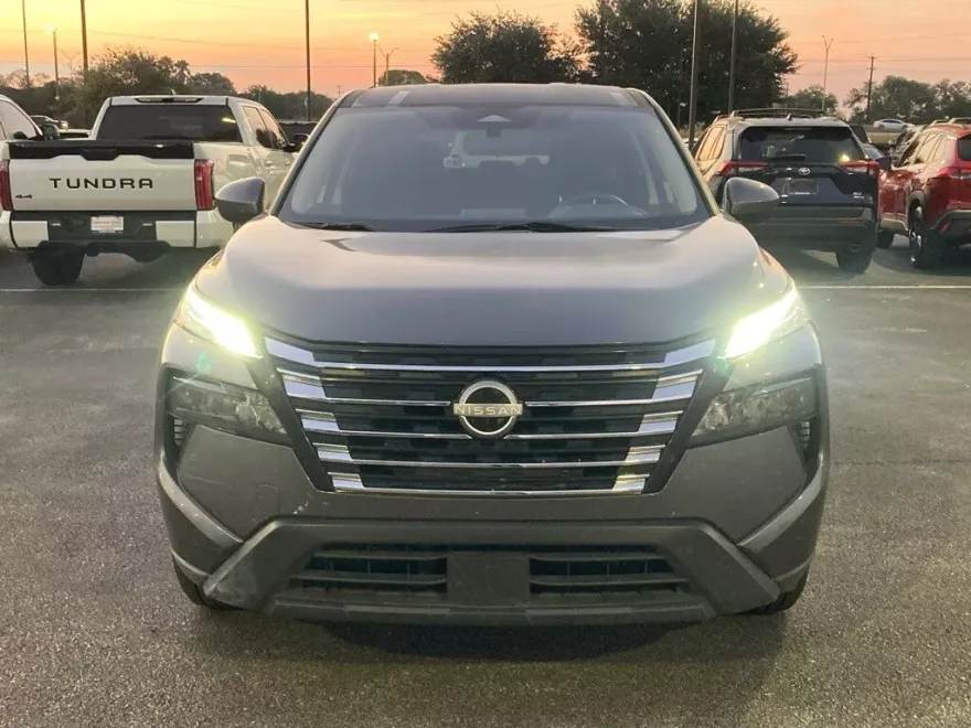 2024 Nissan Rogue SV photo 1