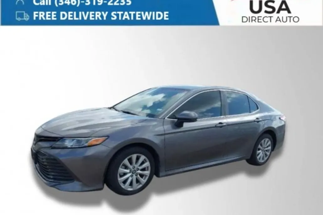 2020 Toyota Camry LE photo 1