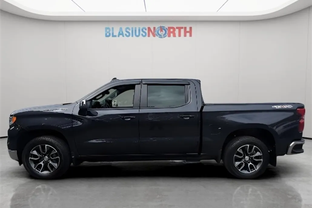 2023 Chevrolet Silverado 1500 LT photo 1