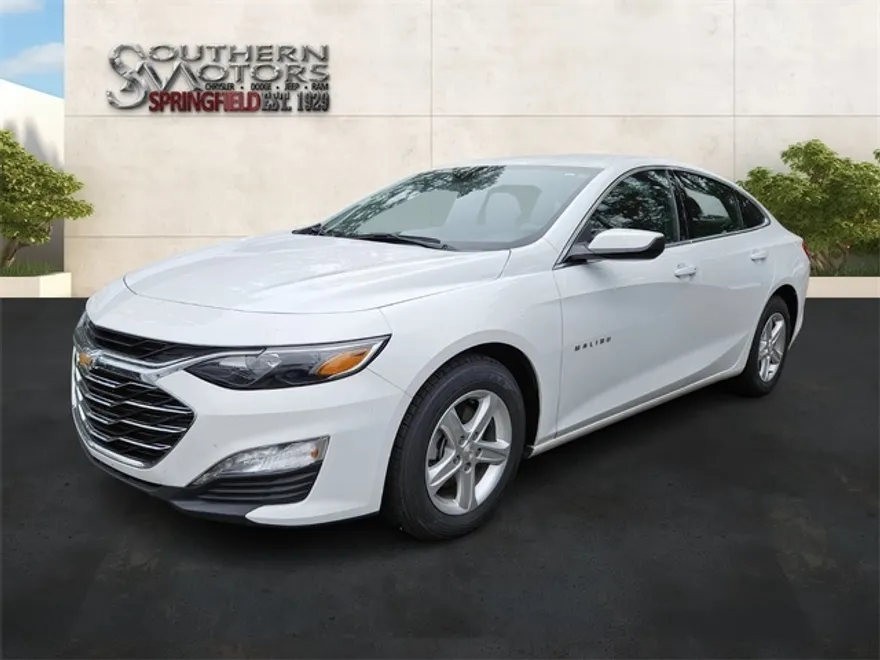 2024 Chevrolet Malibu 1LT photo 1