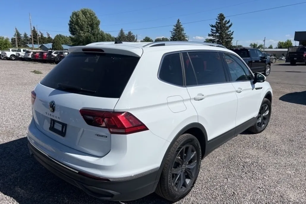 2024 Volkswagen Tiguan SE Wolfsburg Edition photo 1