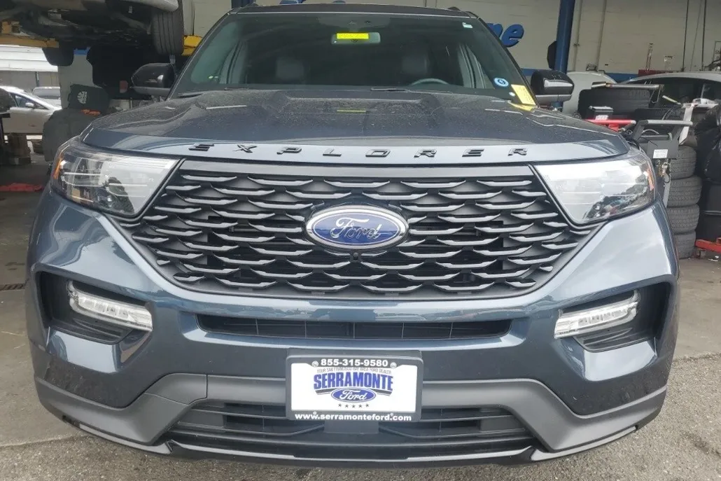 2022 Ford Explorer ST-Line photo 1