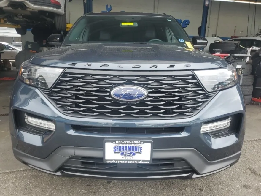 2022 Ford Explorer ST-Line photo 1