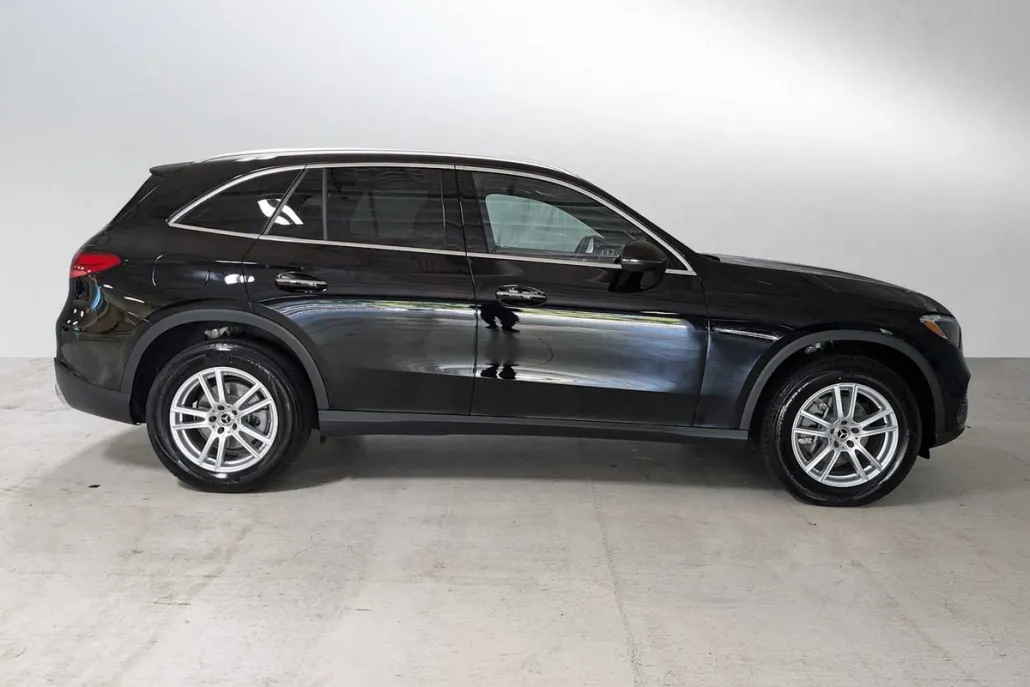 2025 Mercedes Benz GLC 300 photo 1