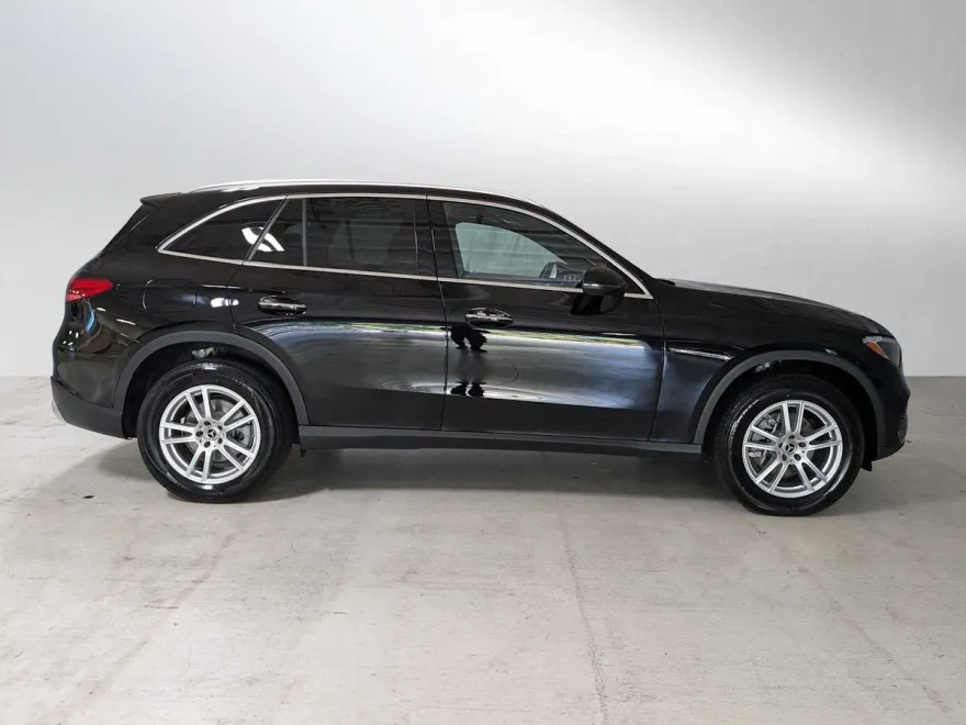 2025 Mercedes Benz GLC 300 photo 1