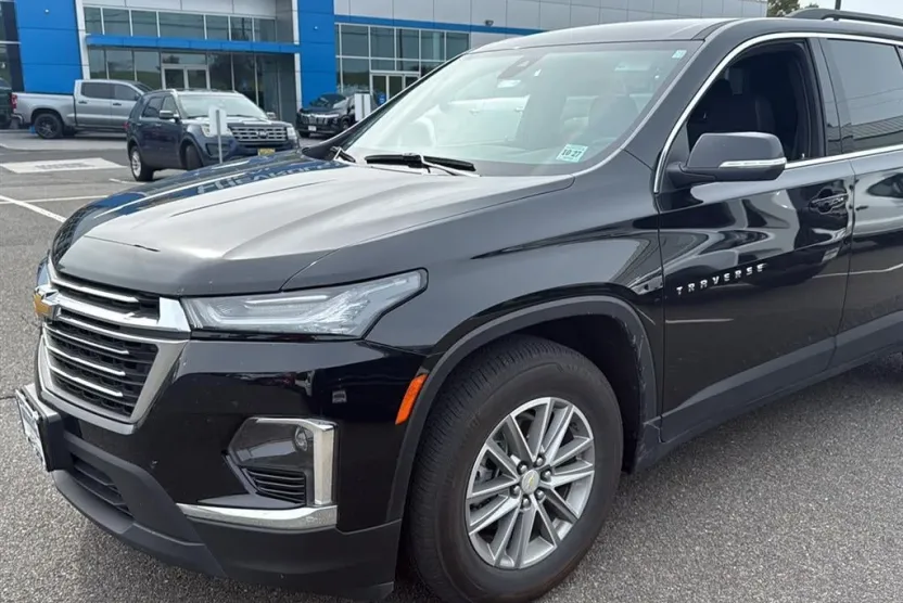2023 Chevrolet Traverse Leather photo 1