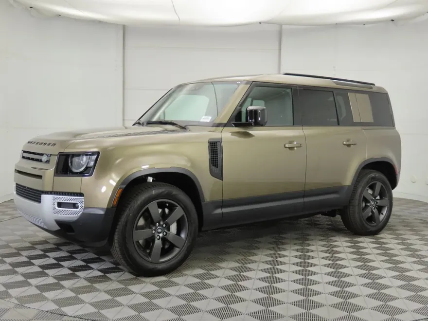 2025 Land Rover Defender 110 S photo 1