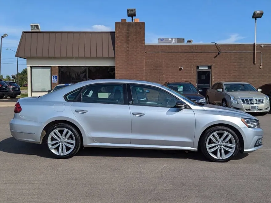 2019 Volkswagen Passat Wolfsburg Edition photo 1