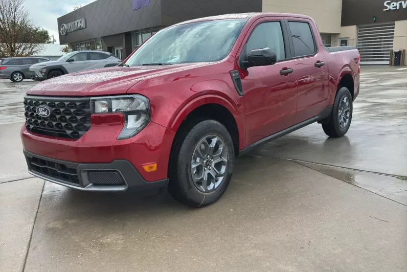 2025 Ford Maverick XLT photo 1