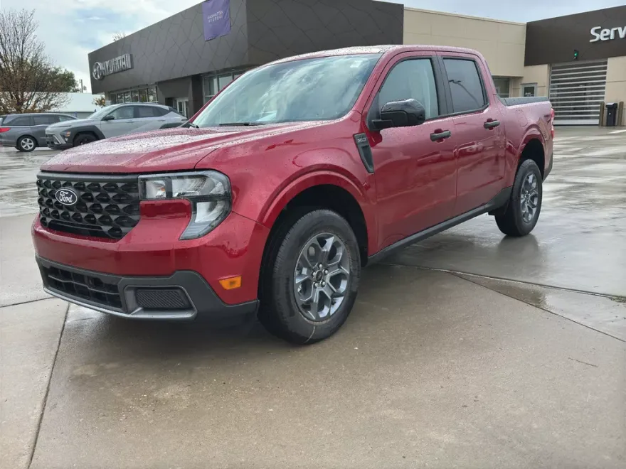 2025 Ford Maverick XLT photo 1