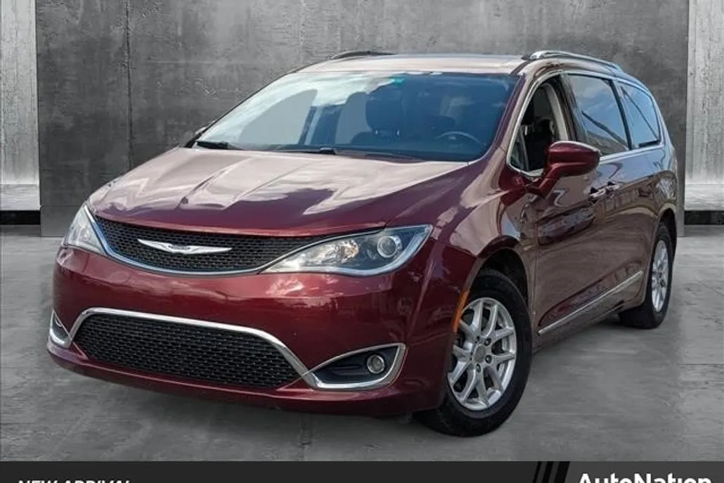 2020 Chrysler Pacifica Touring L photo 1