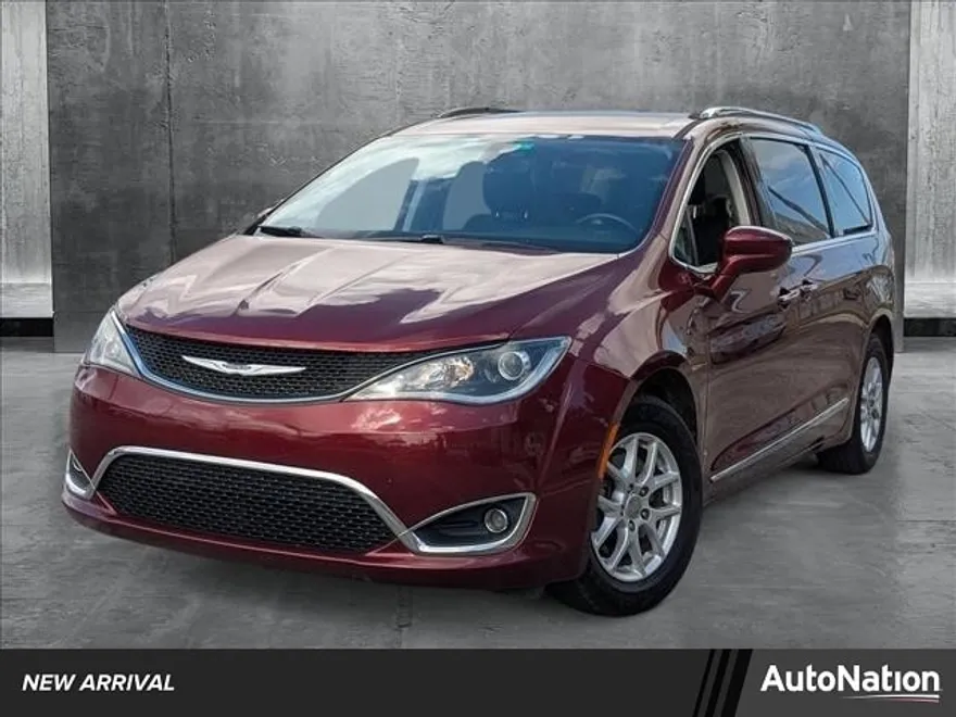 2020 Chrysler Pacifica Touring L photo 1