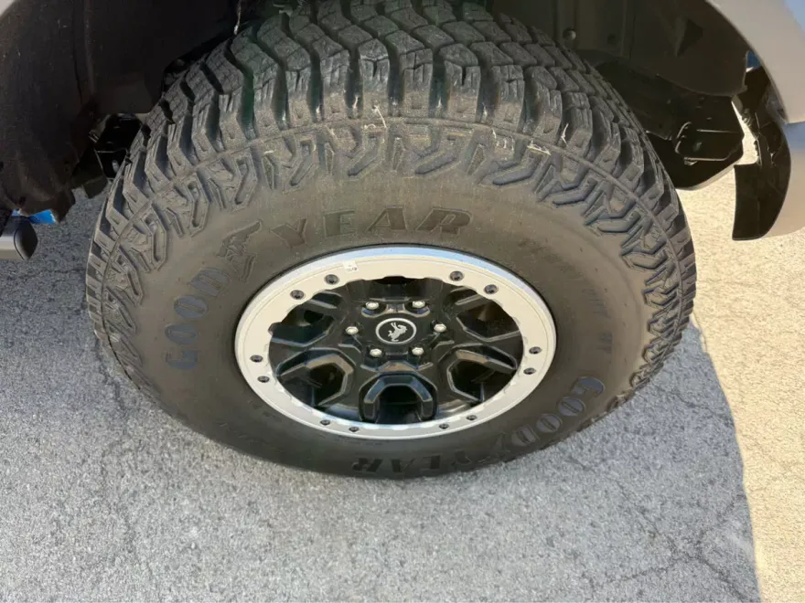 2024 Ford Bronco Black Diamond photo 1