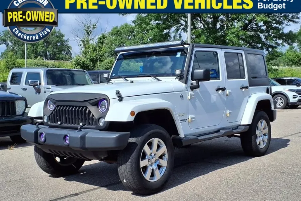 2015 Jeep Wrangler Unlimited Sahara photo 1