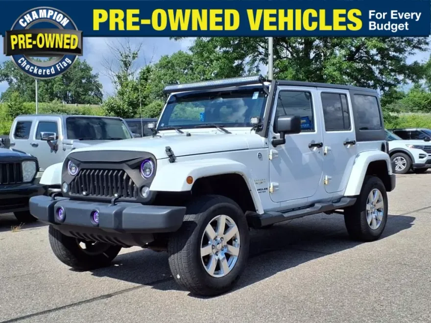 2015 Jeep Wrangler Unlimited Sahara photo 1