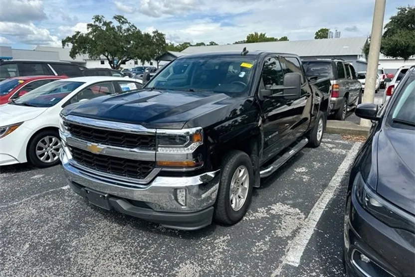 2018 Chevrolet Silverado 1500 LT photo 1