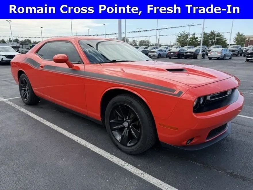 2018 Dodge Challenger SXT photo 1