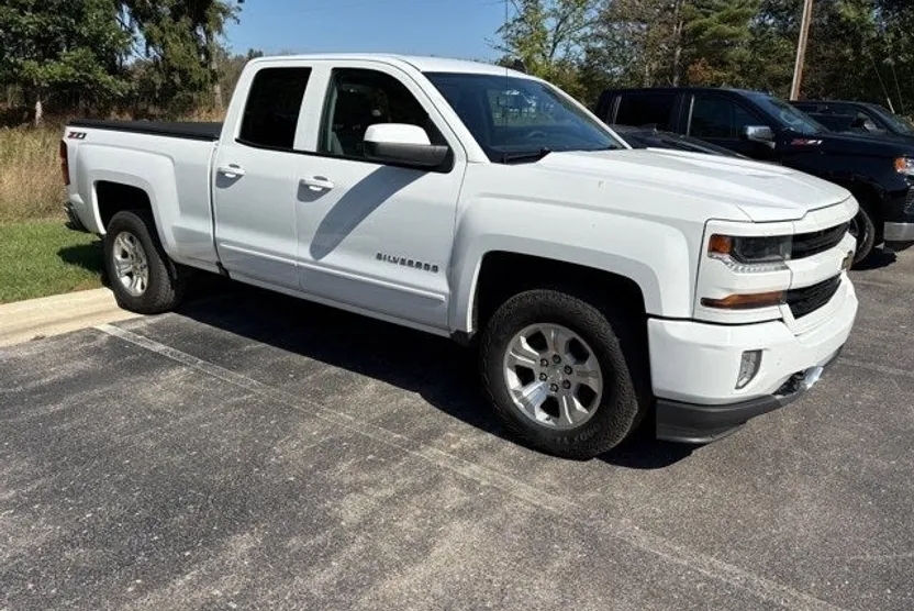 2017 Chevrolet Silverado 1500 photo 1