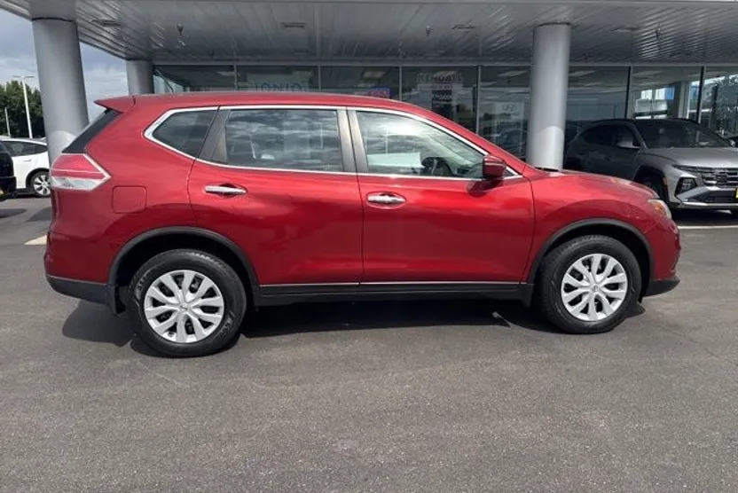 2015 Nissan Rogue S photo 1