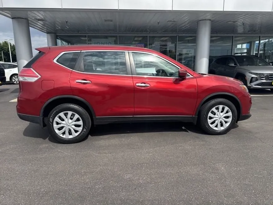2015 Nissan Rogue S photo 1