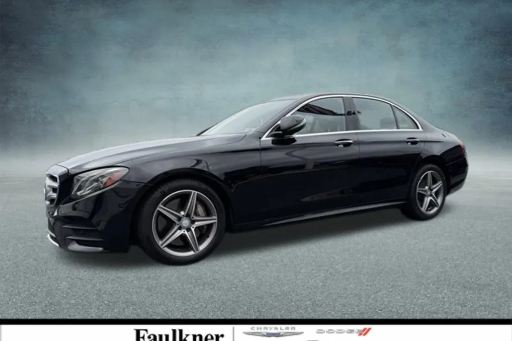 2017 Mercedes Benz E 300 4MATIC Sedan photo 1