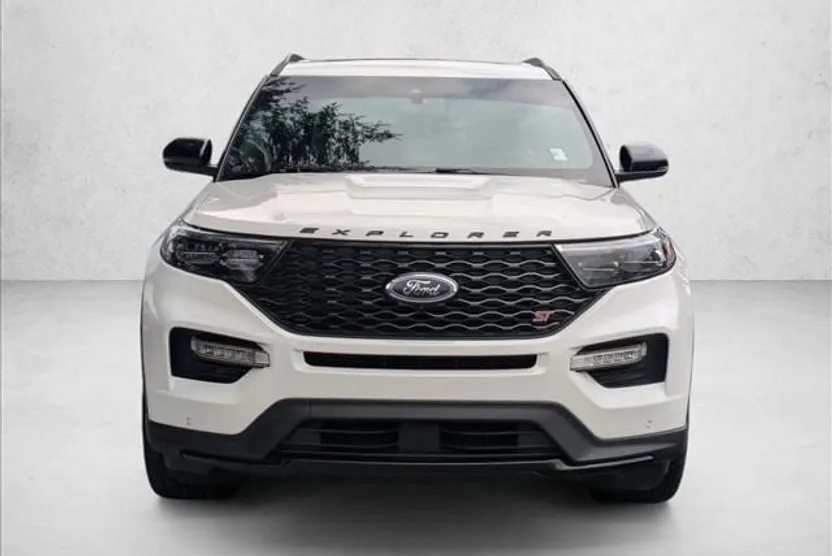 2023 Ford Explorer ST photo 1