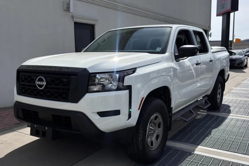 2024 Nissan Frontier SL photo 1