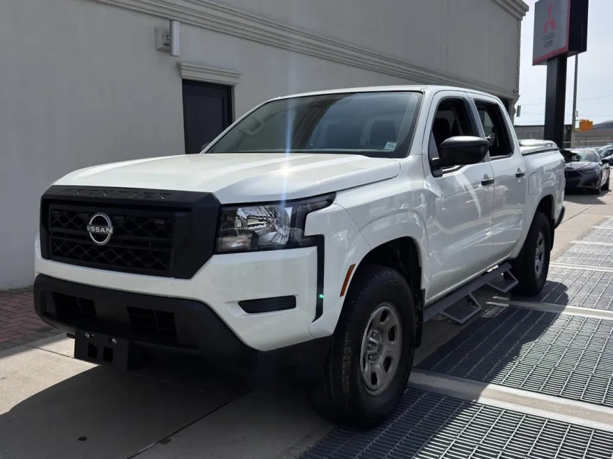 2024 Nissan Frontier SL photo 1