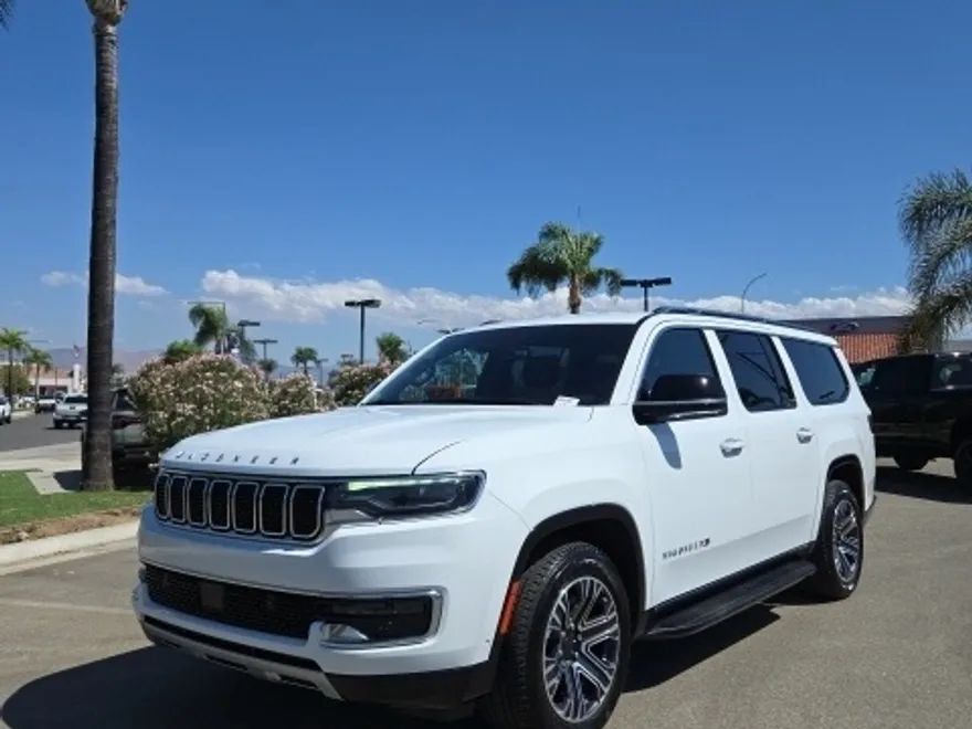 2023 Jeep Wagoneer L Series II photo 1