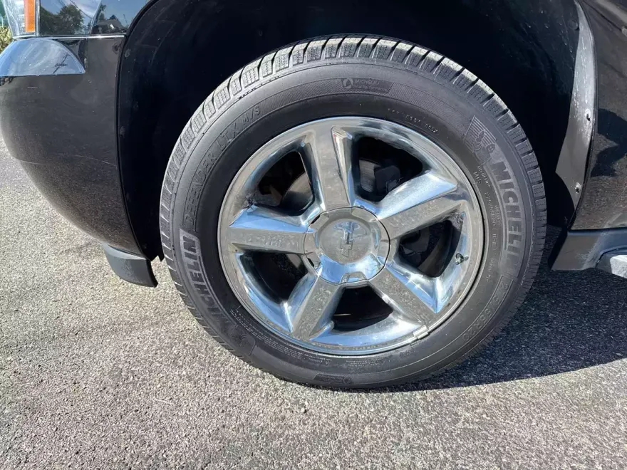2013 Chevrolet Suburban LTZ photo 1