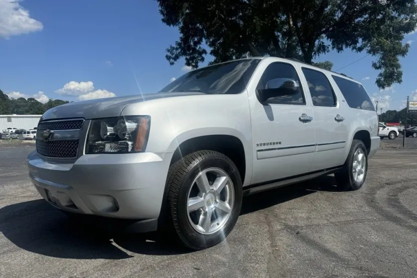 2013 Chevrolet Suburban LTZ photo 1