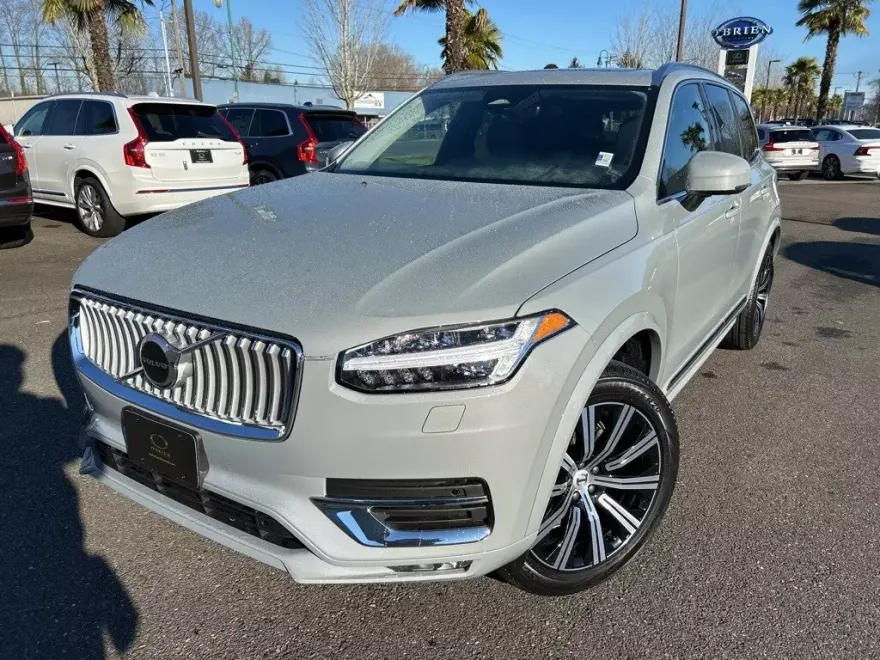 2025 Volvo XC90 B5 Core photo 1
