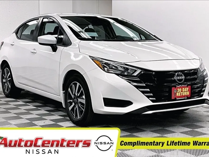 2025 Nissan Versa 1.6 SV photo 1