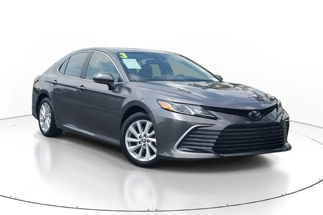 2023 Toyota Camry LE photo 1