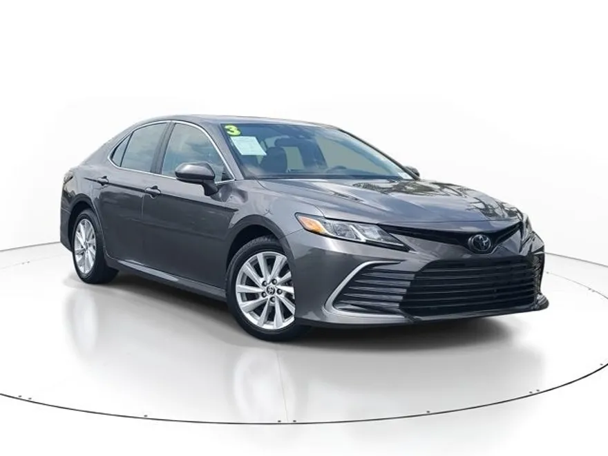 2023 Toyota Camry LE photo 1
